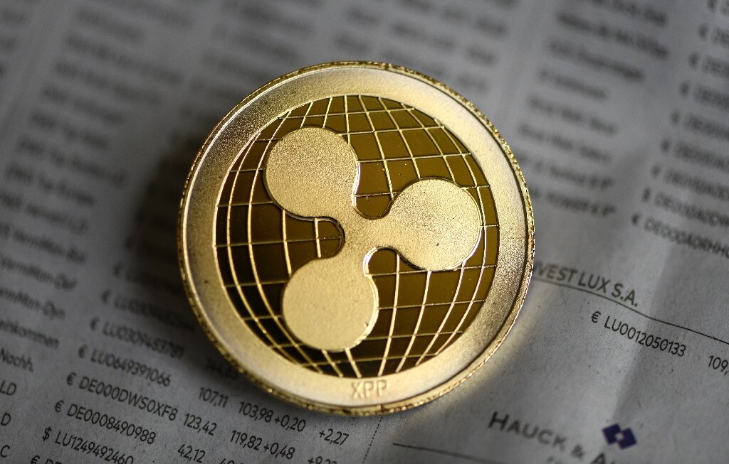XRP борется с критическим уровнем поддержки в 2,20 доллара — будет ли он нацелен на 2,70 доллара или снизится до 1,96 доллара?