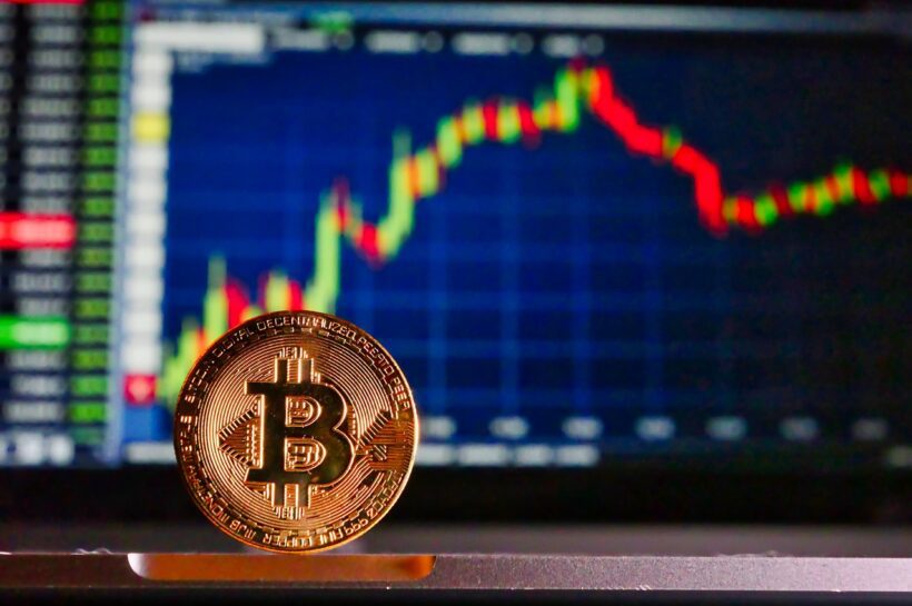 Биткойн упал ниже $100 000: конец или начало бычьего рынка криптовалют?