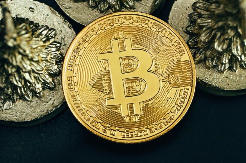 Падение цен на биткойны ниже $100 000 — это не конец, поскольку аналитик предсказывает еще один скачок на 52%