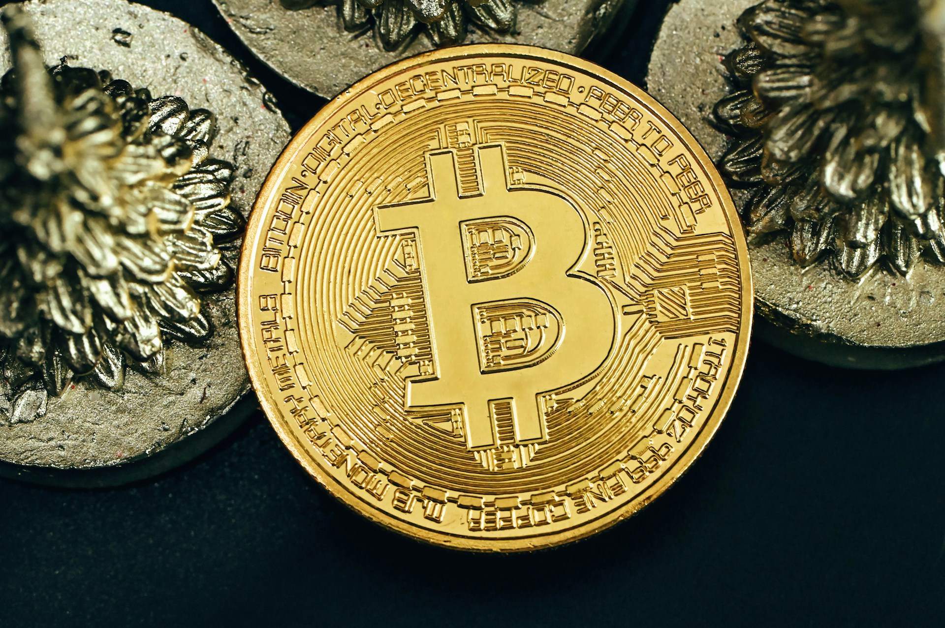 Падение цен на биткойны ниже $100 000 — это не конец, поскольку аналитик предсказывает еще один скачок на 52%