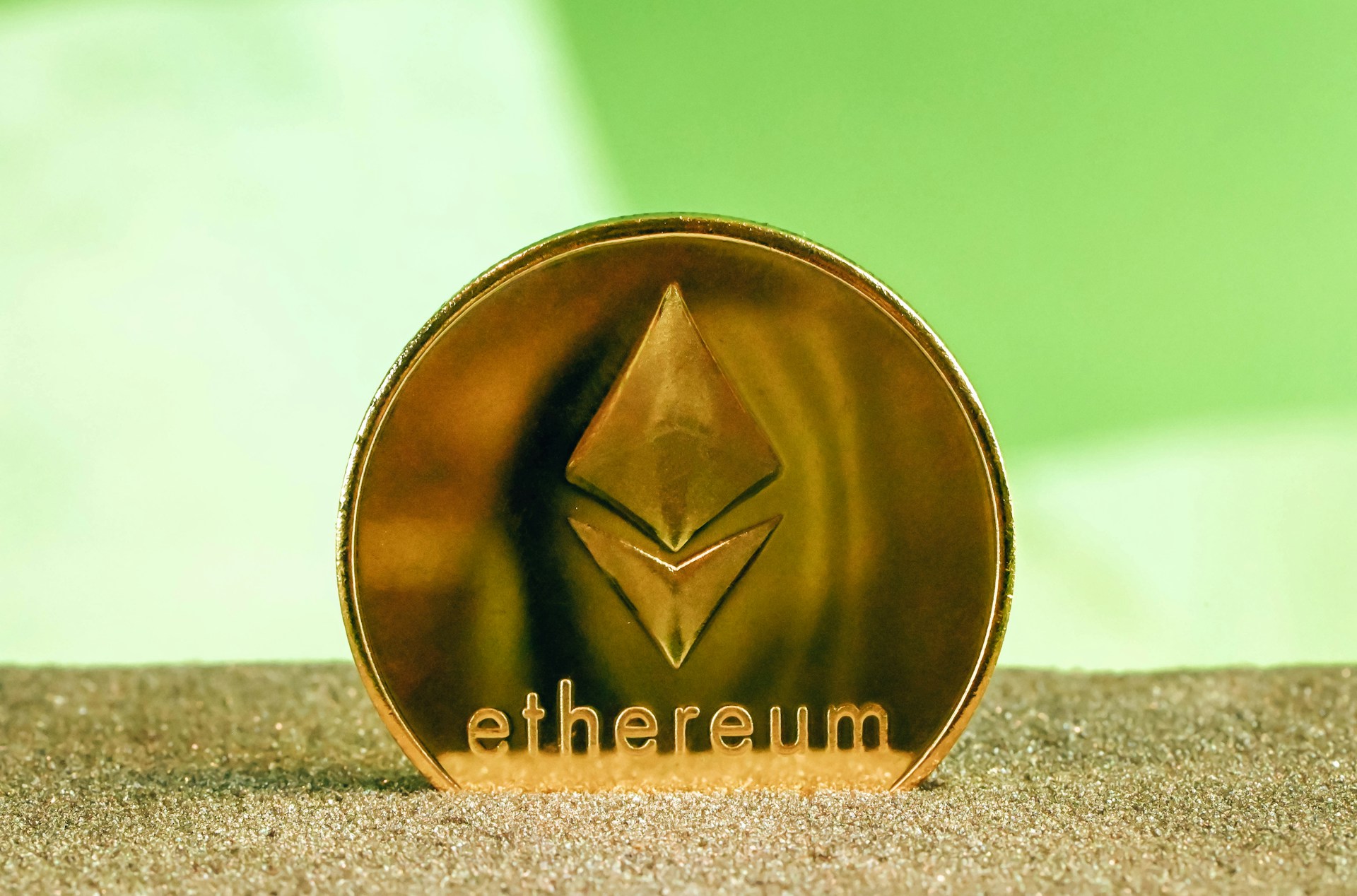 Ethereum, расположенный для «основного движения вверх» в 2025 году, аналитики прогнозы