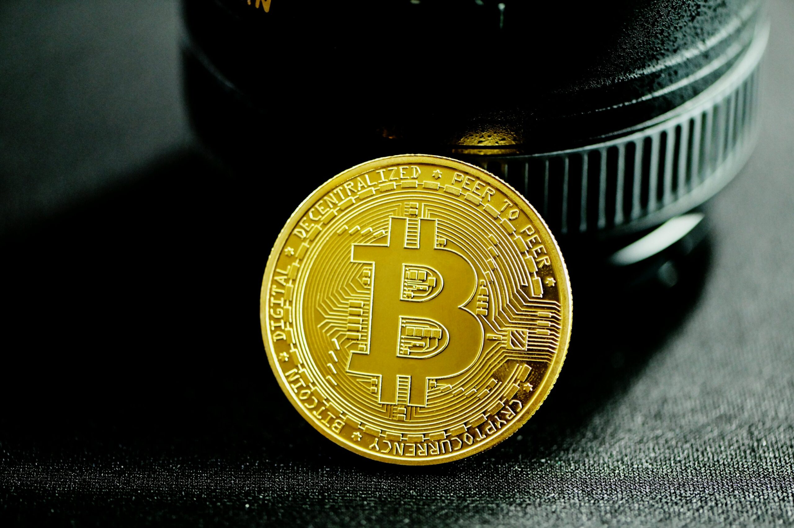 Биткойн на Crossroads после Trump Tariff Shock: срыв на 106 тысяч долларов или новая ATH?