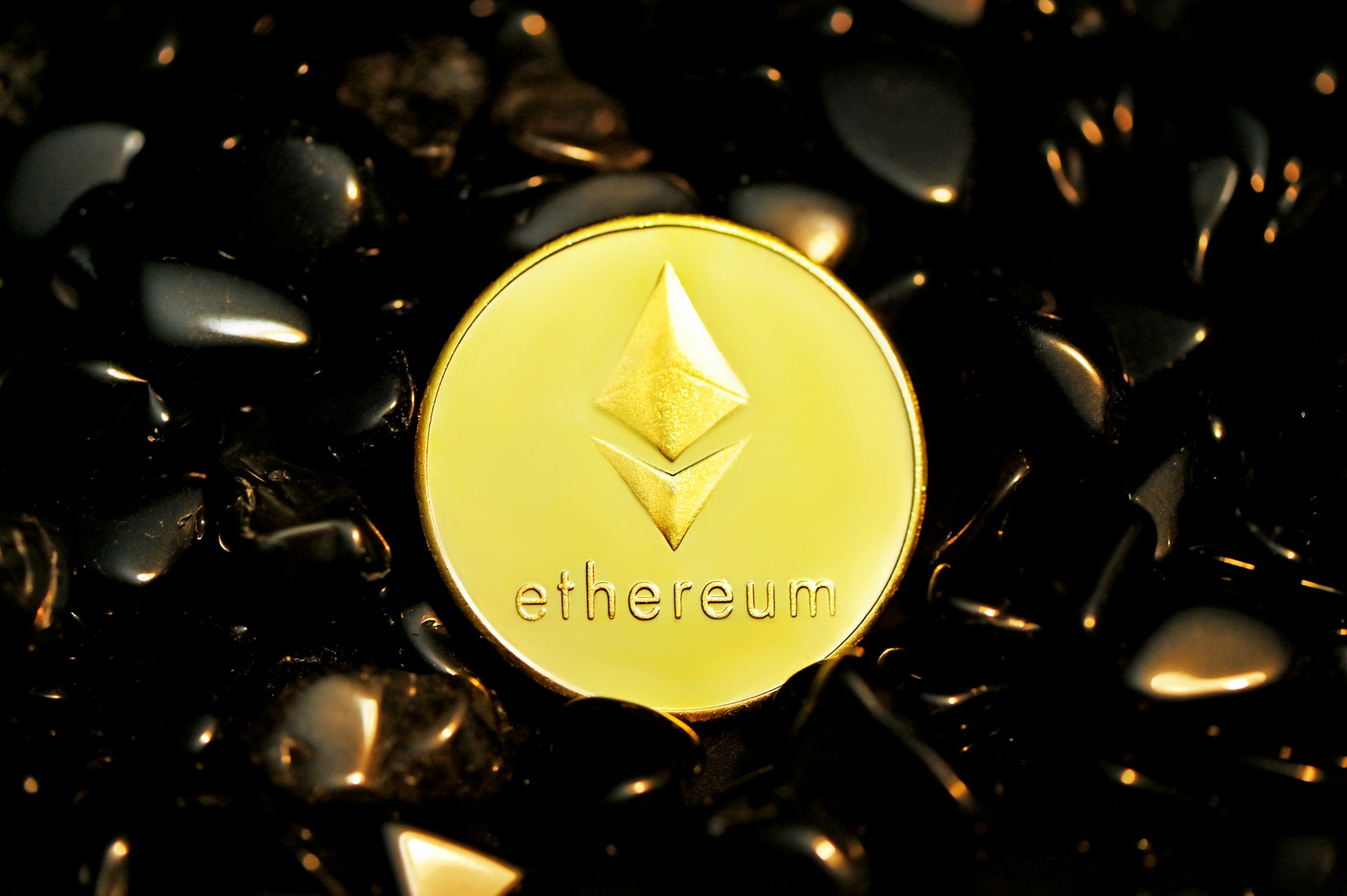 Ethereum Breakout неизбежный? Расширение намеков на клин в 4200 долларов США
