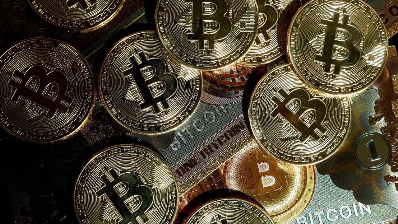 Сколько это биткойнов? Кошелек был открыт экспертом, нанятым адвокатом Цзикиковски без присутствия нотариуса или заместителя министерства