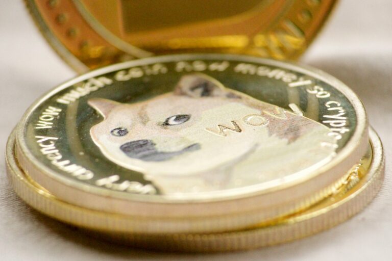 Dogecoin повторно тестирует решающую поддержку после падения на 8,6% - вот уровни, чтобы посмотреть