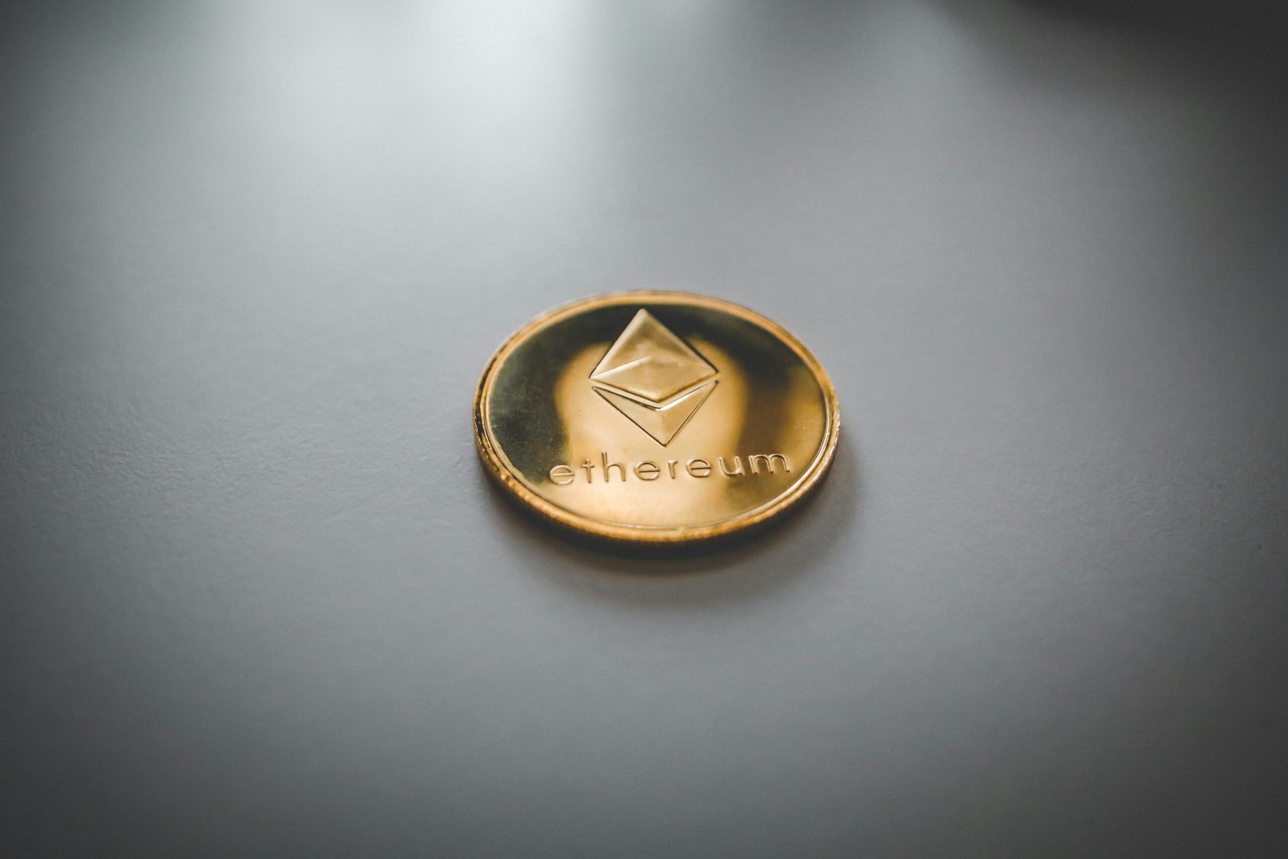 Ethereum разрывает 8-летнюю сопротивление в отношении биткойнов-детали