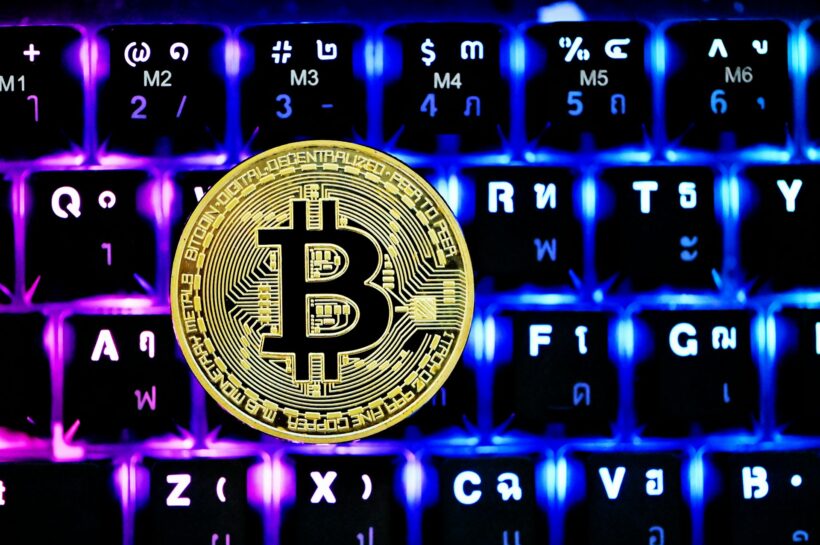 Биткойн падает ниже 115 000 долл.