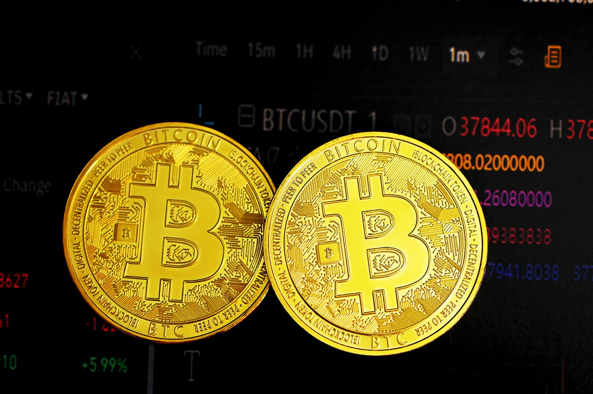 Биткойн скользит ниже 115 000 долларов, в то время как том выпадает на 6 миллиардов долларов - восстановление впереди?