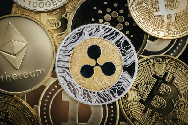 Xrp цена в 23 доллара, догкоин до 2 долларов, а Солана - 1800 долларов? Аналитик представляет 2026 предсказания