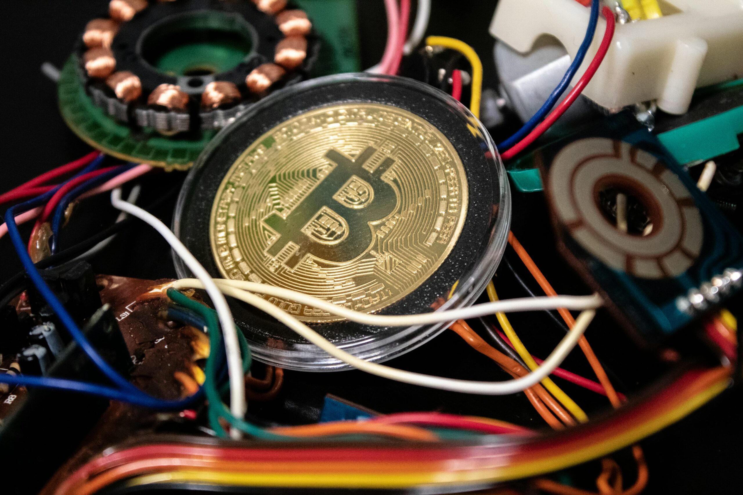 Биткойн-майнеры наводняют Binance 51 тысячами BTC — распродажа неизбежна?