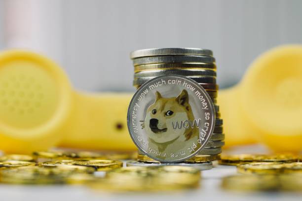 Макроцелевая цена Dogecoin остается выше $2, и обвал рынка ее не изменил