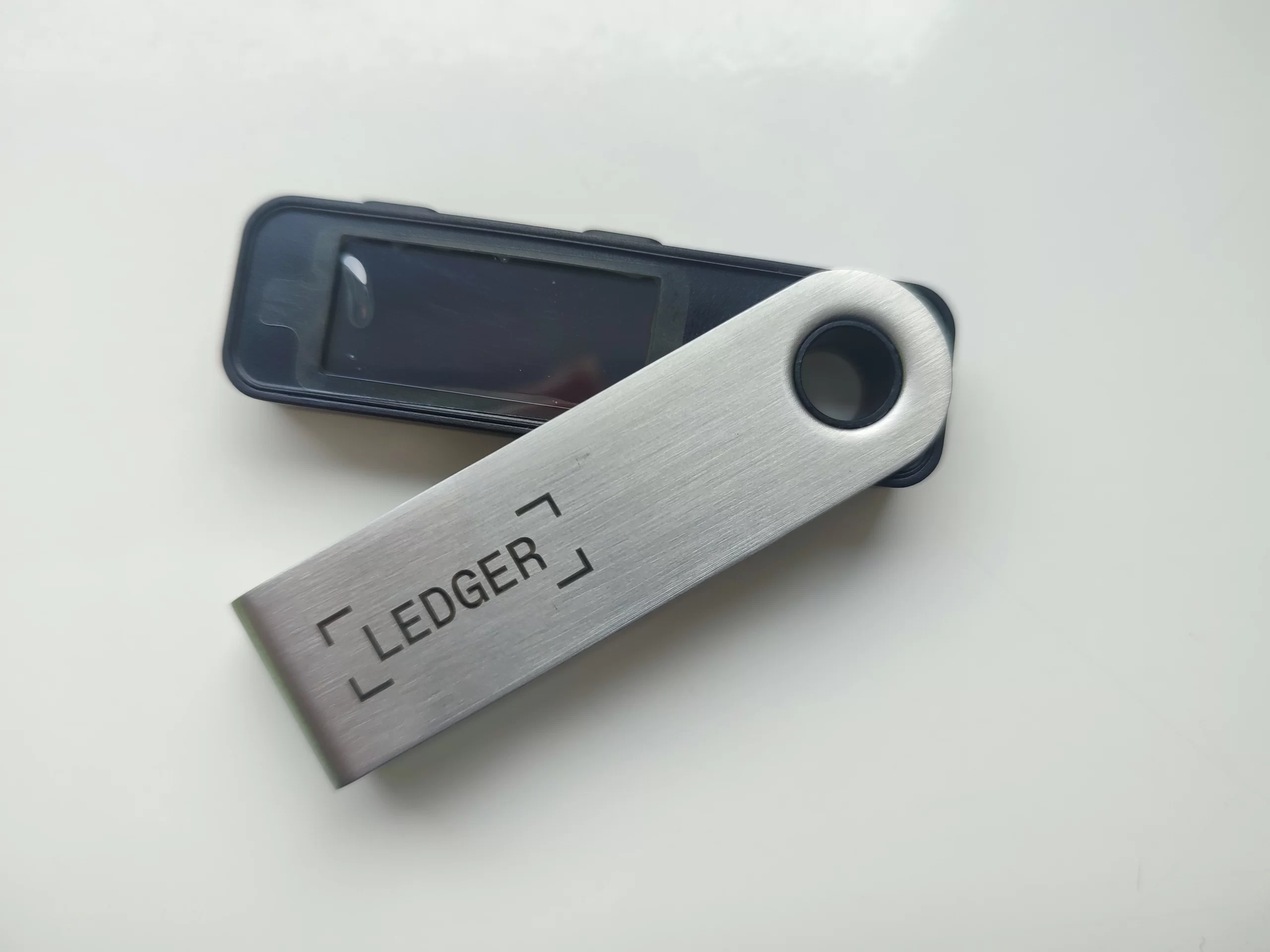 Крипто-кошелек Ledger