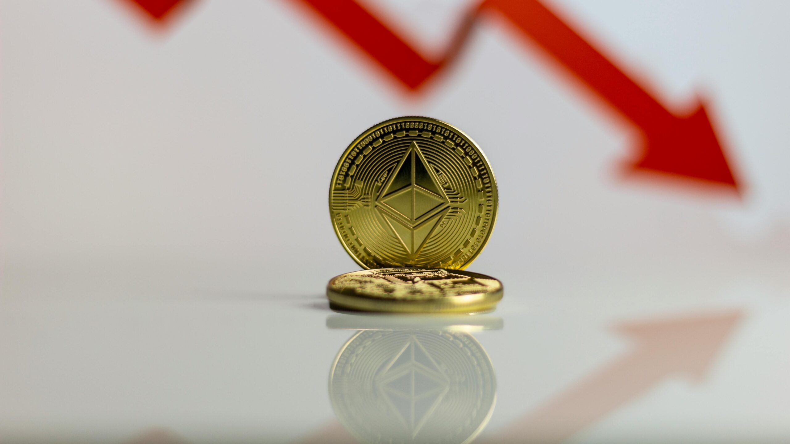 Миллиарды на биткойнах и Ethereum покидают биржи: ослабляется ли давление продавцов?