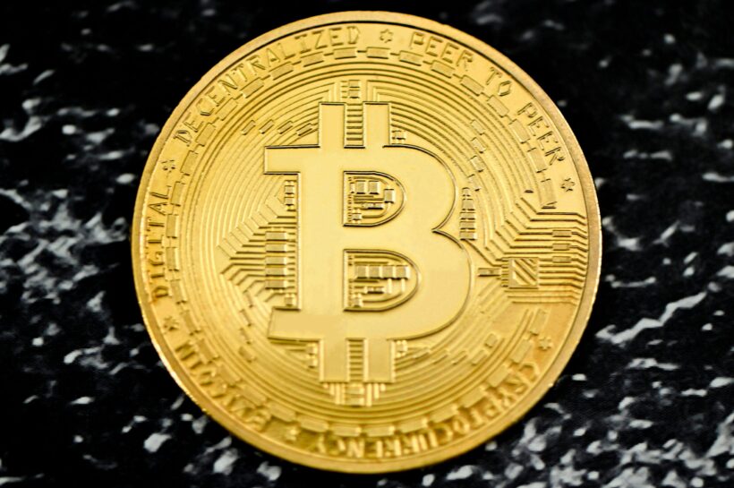 Биткойн может подготовить возвращение против. Золото, предполагает аналитик