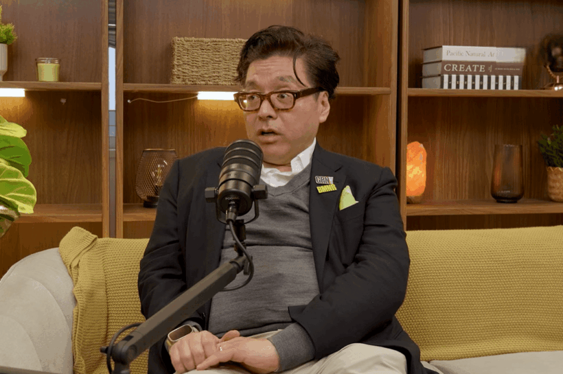 Том Ли все еще видит биткойн в 250 000 долларов, но предупреждает, что 2026 год будет «зазубренным»