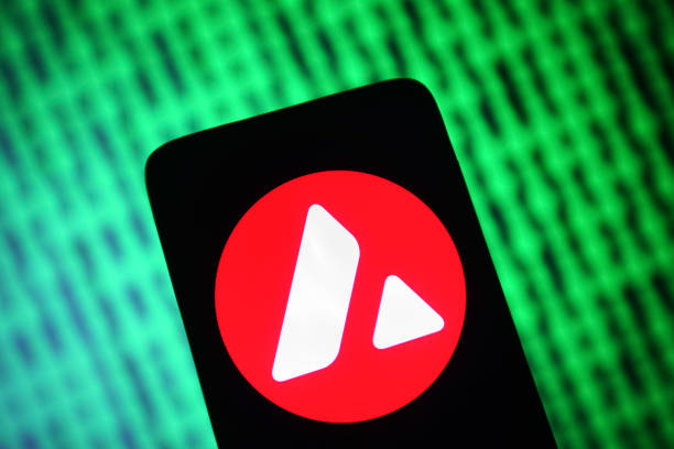 После краха 95% Avalanche формирует разворотную структуру на высоких таймфреймах