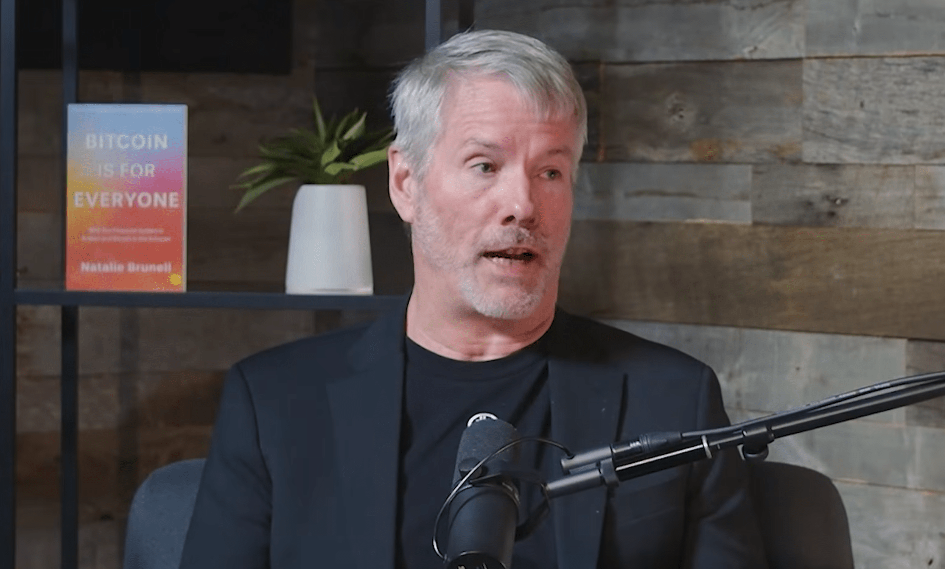 Цена биткойнов подавлена ​​перезалогом теневого банкинга, говорит Сэйлор