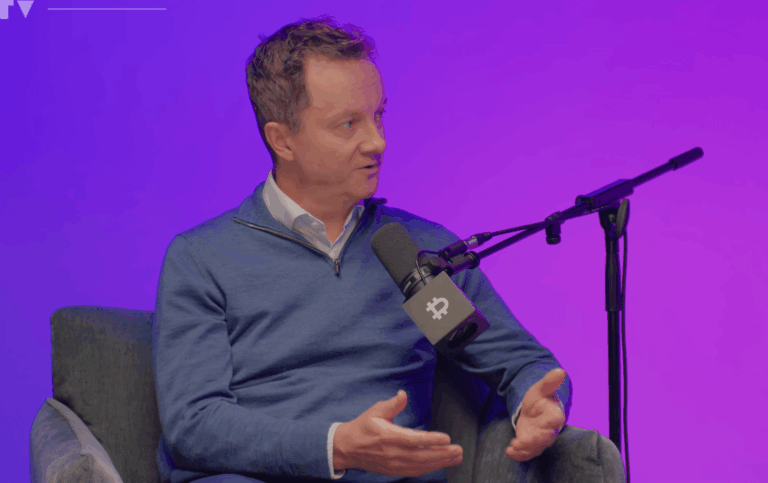 Биткойн может упасть до $50 тысяч перед ростом, предупреждает Кендрик из Standard Chartered