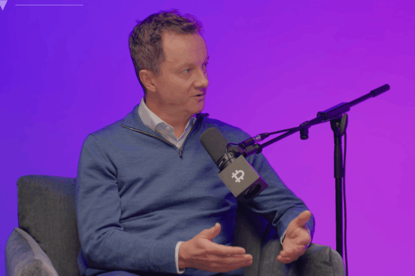 Биткойн может упасть до $50 тысяч перед ростом, предупреждает Кендрик из Standard Chartered