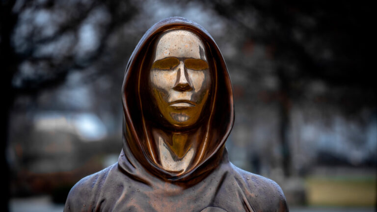 Охота на создателя Биткойна: новая подсказка ведет к известному имени. Но никого не волнует правда